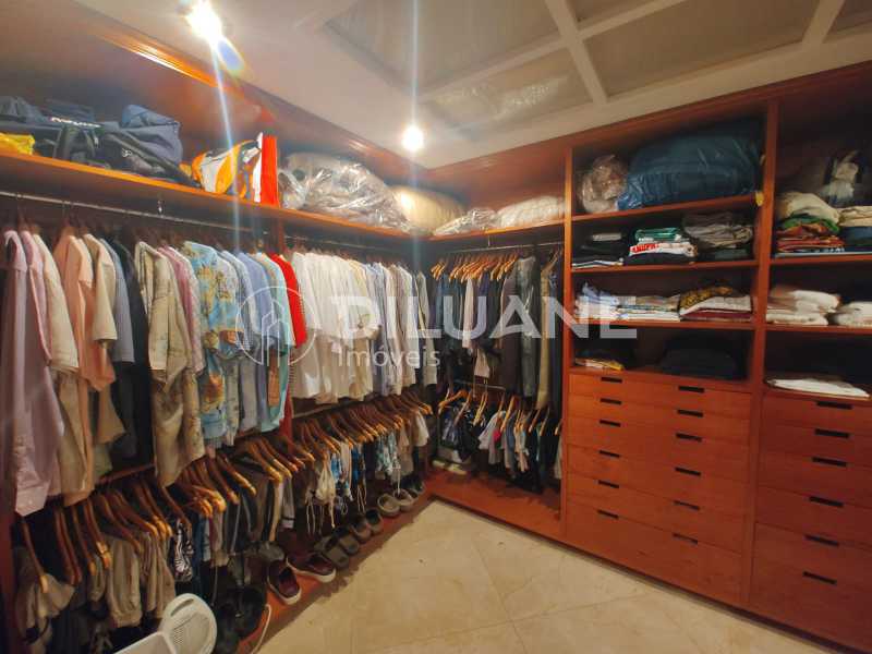 Conheça Closet Suite 2 do imóvel - Cobertura à venda Avenida Atlântica, Copacabana, Rio de Janeiro - R$ 18.000.000 - CPCO40011 - 10 Closet Suite 2 - 10