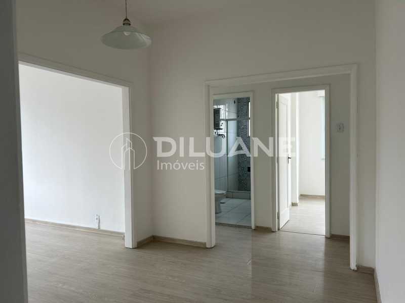Conheça salaan1. do imóvel - Ótimo apartamento na Duvivier, 03 dormitórios um deles vista mar, andar alto, arejado, claro, ótima localização. - CPAP30881 - 6 salaan1. - 6