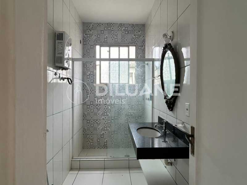 Conheça banheiros. do imóvel - Ótimo apartamento na Duvivier, 03 dormitórios um deles vista mar, andar alto, arejado, claro, ótima localização. - CPAP30881 - 16 banheiros. - 16