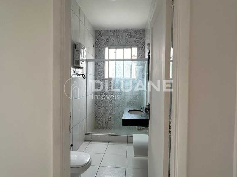Conheça banheiross. do imóvel - Ótimo apartamento na Duvivier, 03 dormitórios um deles vista mar, andar alto, arejado, claro, ótima localização. - CPAP30881 - 17 banheiross. - 17