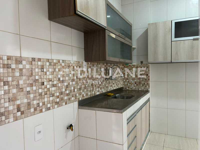 Conheça cozinha. do imóvel - Ótimo apartamento na Duvivier, 03 dormitórios um deles vista mar, andar alto, arejado, claro, ótima localização. - CPAP30881 - 20 cozinha. - 20