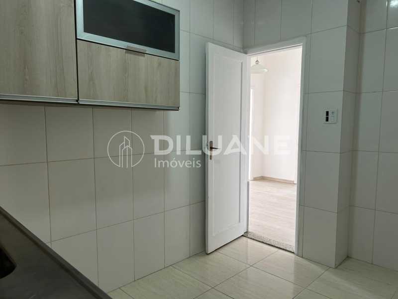 Conheça cozinhaa. do imóvel - Ótimo apartamento na Duvivier, 03 dormitórios um deles vista mar, andar alto, arejado, claro, ótima localização. - CPAP30881 - 21 cozinhaa. - 21
