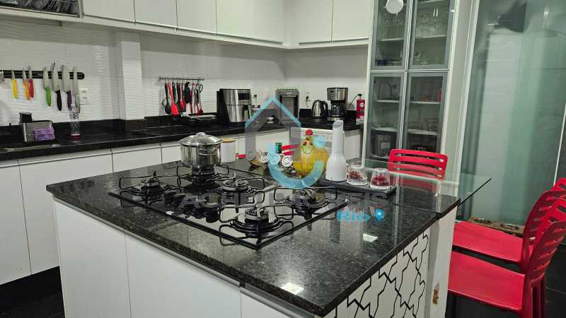 ea00f53d-ede0-4012-9562-ffee61 - 12