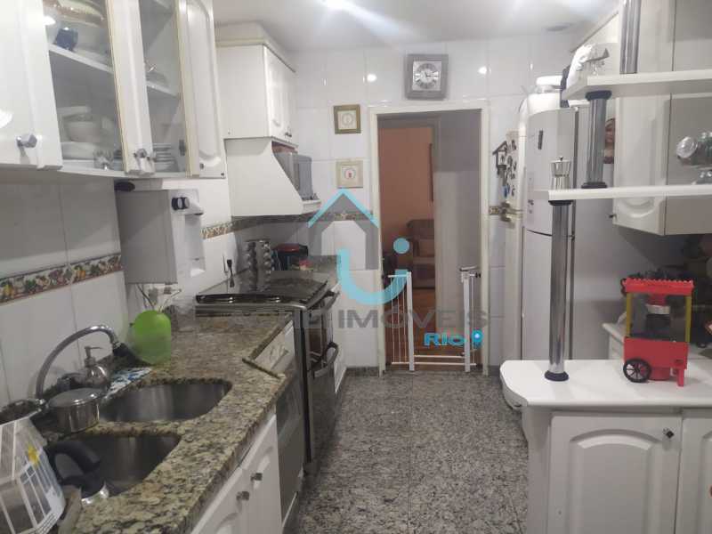 aa2908ae-1a4a-4570-b400-0c2b75 - 15