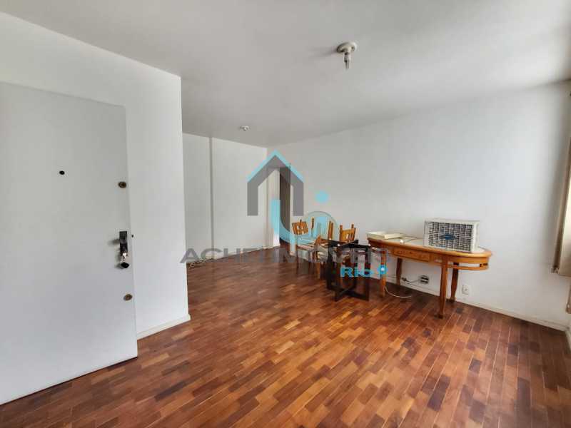 Conheça 2 do imóvel - Excelente apartamento de 2 quartos com 2 vagas na escritura. - AIAP20255 - 2 2 - 2