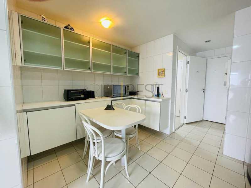 Conheça 8e4c7d69-2139-4504-abe0-2e1a32 do imóvel - Barra Le Parc excelente apartamento original 4 quartos transf em 3 suites - BTAP30107 - 17 8e4c7d69-2139-4504-abe0-2e1a32 - 17