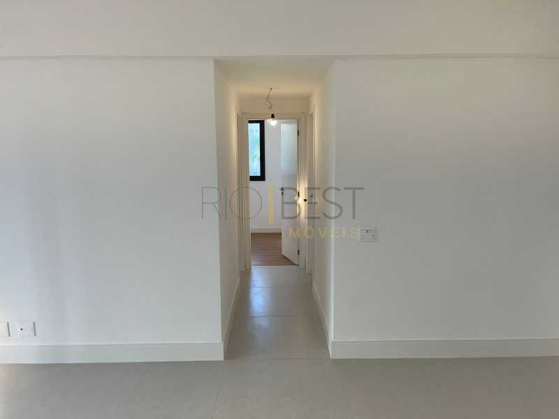 895652f3-bd61-4c97-bca8-4801ad - 8