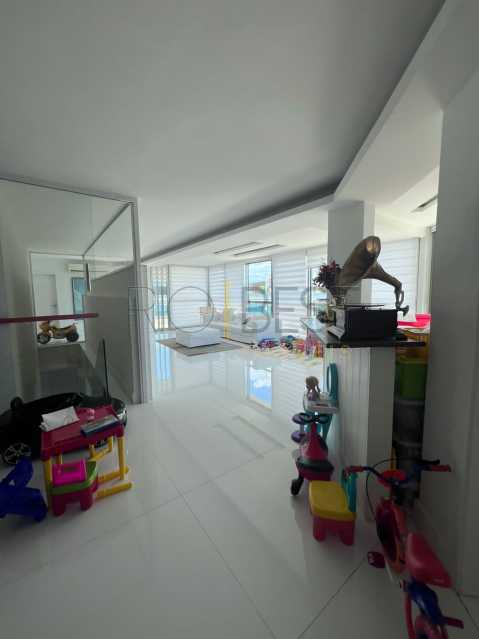 395c98c1-95d5-405e-9255-621cb2 - 9