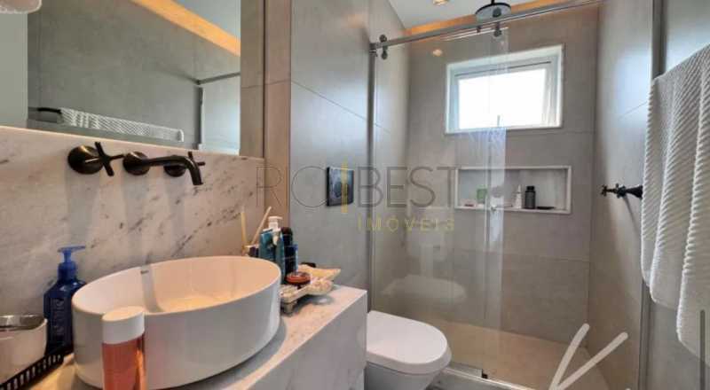 7b054ca2-d18c-4ac9-b3fe-f46273 - 17