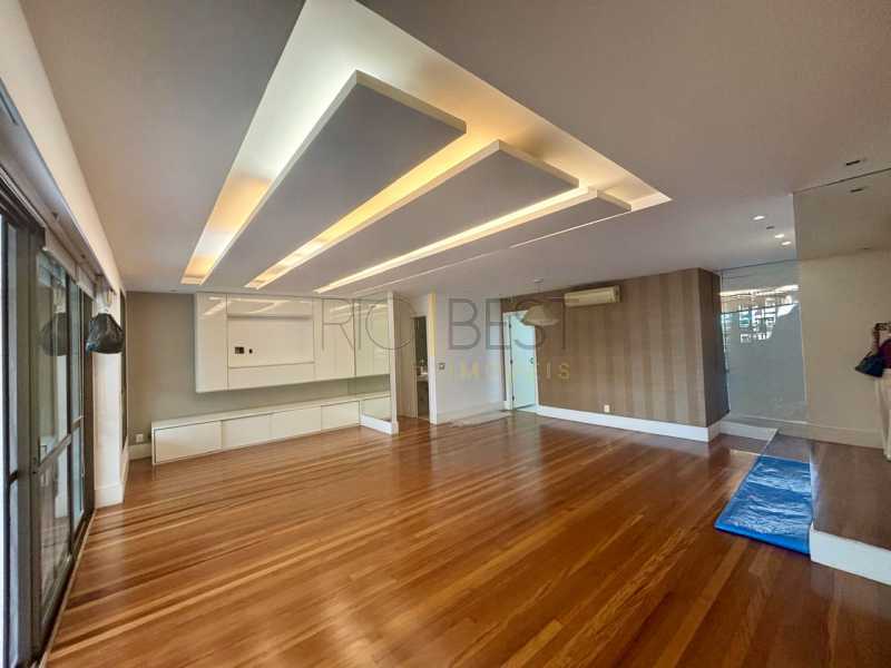 a42b72c7-9003-49d9-9ed7-250b57 - 7