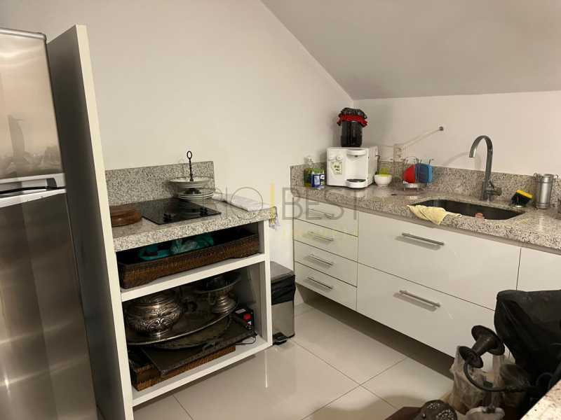 9ea4cd89-a25c-47a6-a8cc-53ac38 - 18