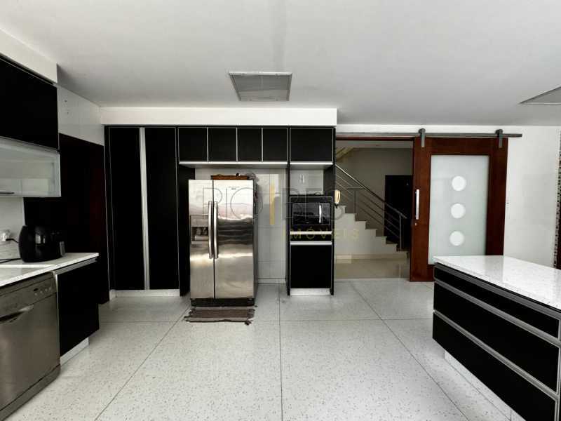 cb90fb3d-f34d-4db7-8560-162779 - 28