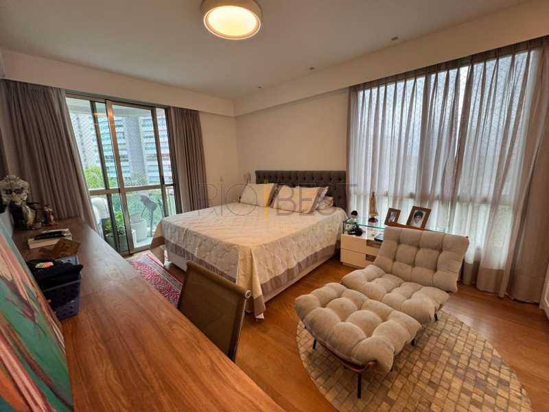 9f8ecb0d-4fec-4f3a-a521-581b7d - 13