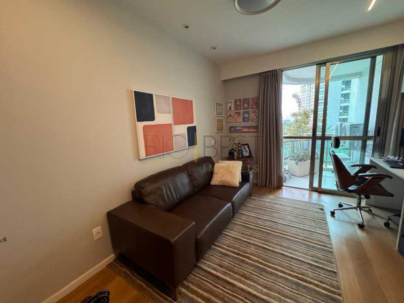 d7b8184a-cee3-4ef7-9f28-89add5 - 26