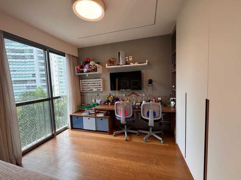 e8c066f3-cdc2-4f27-9a2e-54b130 - 27