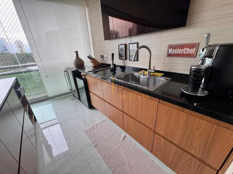 e03762e0-9a97-4554-8f61-9e16de - 28