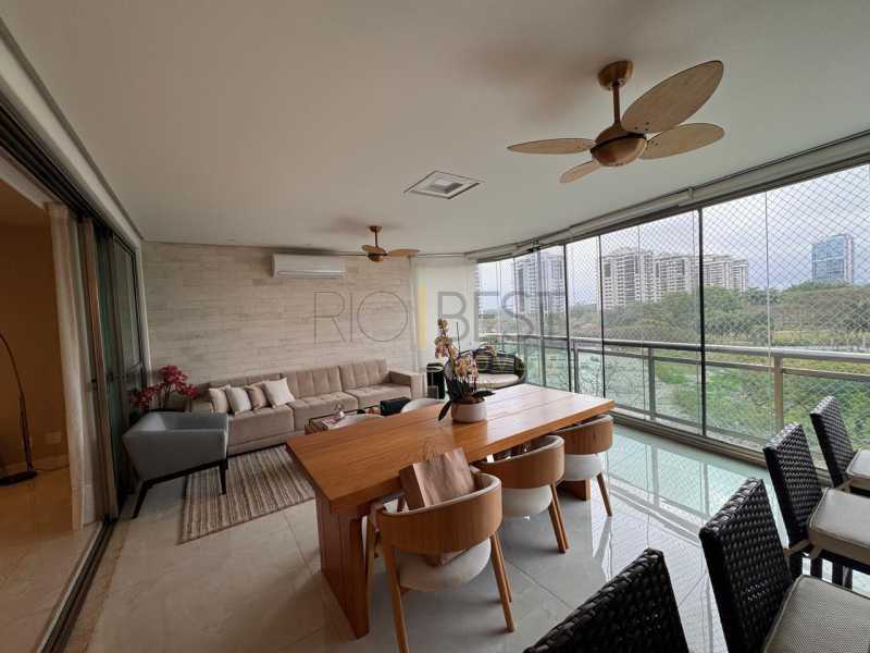 eff521f8-909c-4b69-b22e-d6275f - 1