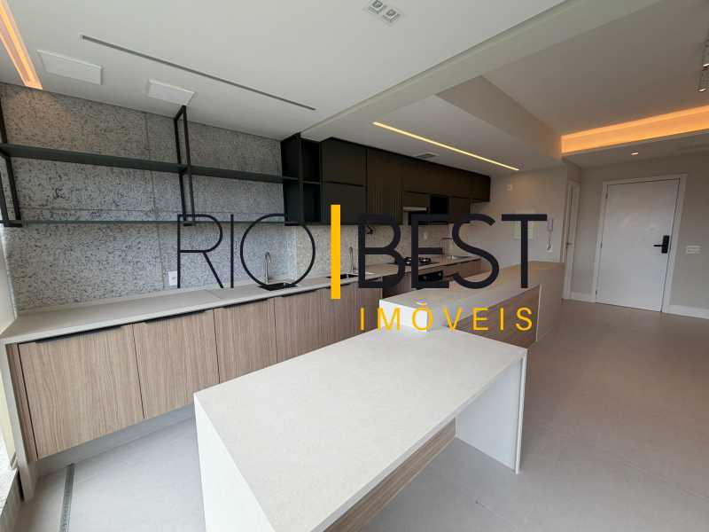 aae40797-86a1-4016-a843-5042d4 - 10