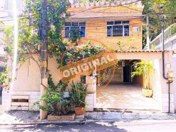 Ótima localização - Casa duplex com quintal, 3 quartos, suíte e vaga de garagem a venda na Tijuca !!! - TJCA30159