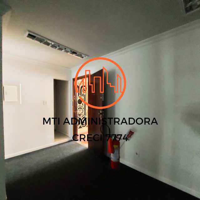 3 salas e 2 banheiros - MTCS00003