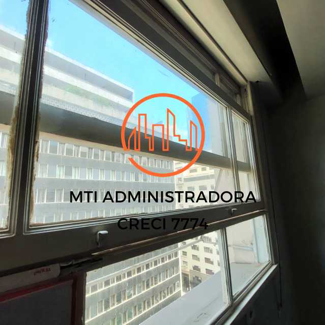 3 salas e 2 banheiros - MTCS00003