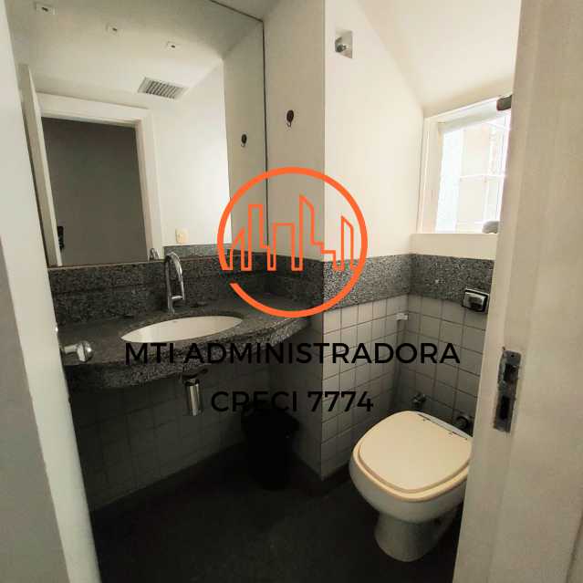 3 salas e 2 banheiros - MTCS00003