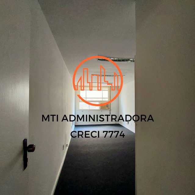 3 salas e 2 banheiros - MTCS00003