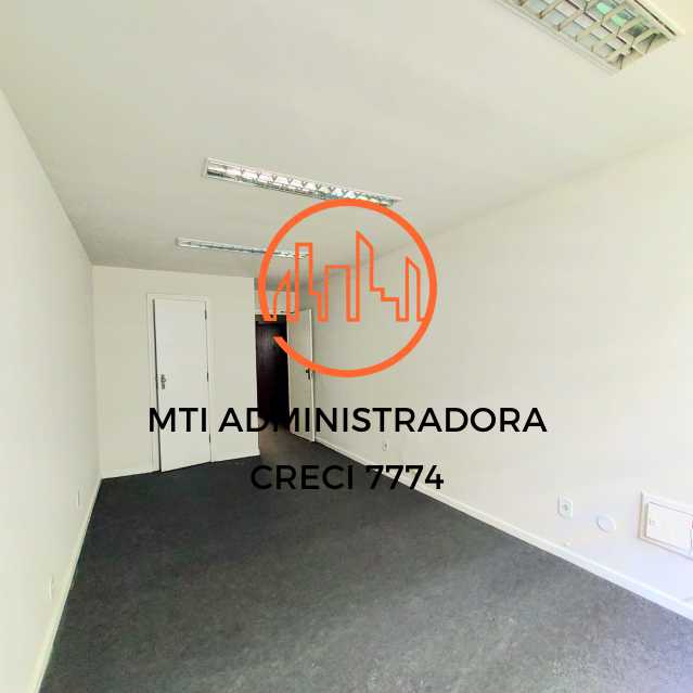 3 salas e 2 banheiros - MTCS00003