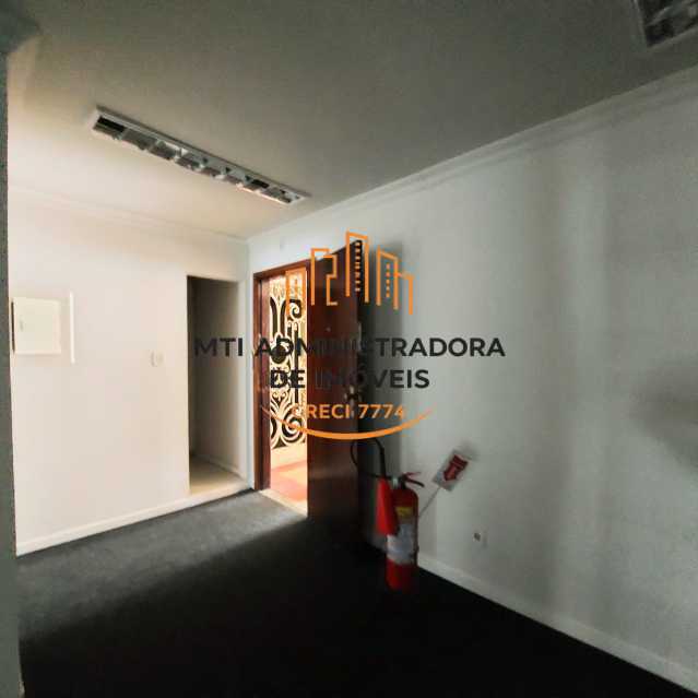 3 salas e 2 banheiros - MTCS00005