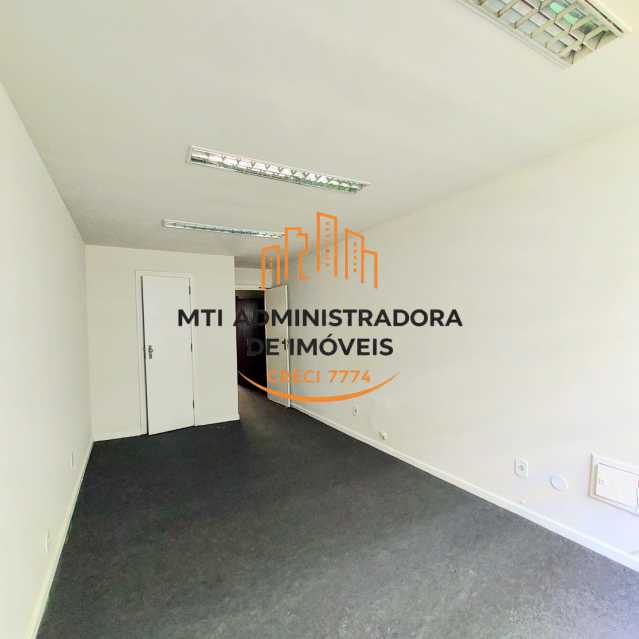 3 salas e 2 banheiros - MTCS00005
