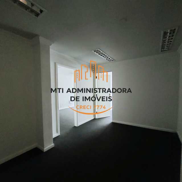 3 salas e 2 banheiros - MTCS00005