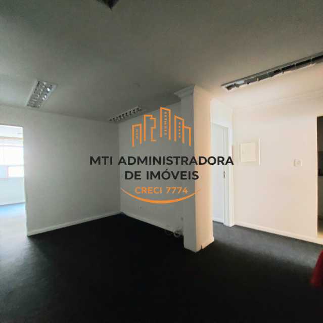 3 salas e 2 banheiros - MTCS00005