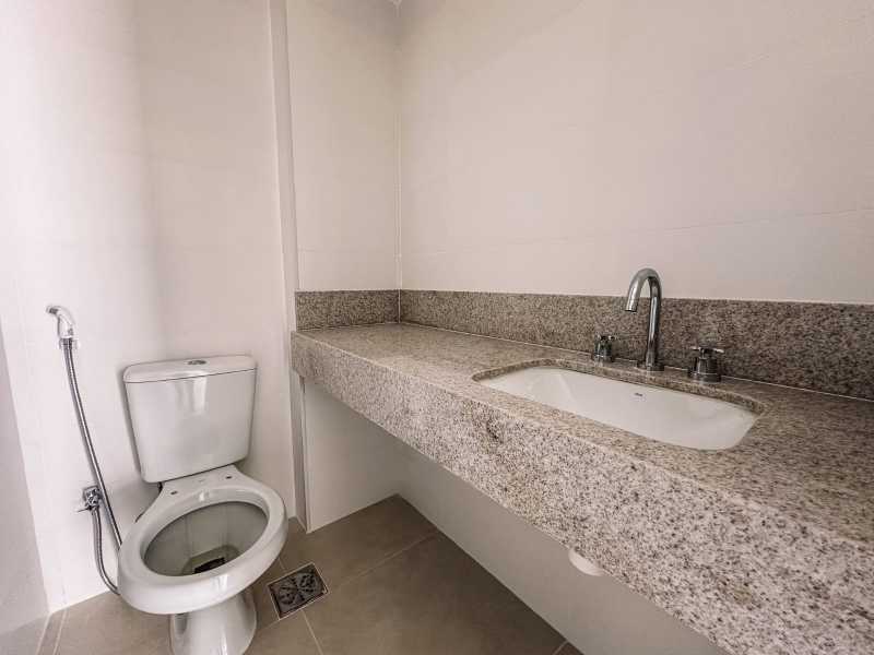 Conheça Banheiro suíte do imóvel - Cobertura à venda Rua Marquês de Valença,Rio de Janeiro,RJ - R$ 1.579.000 - COBMVNOVA - 16 Banheiro suíte - 16