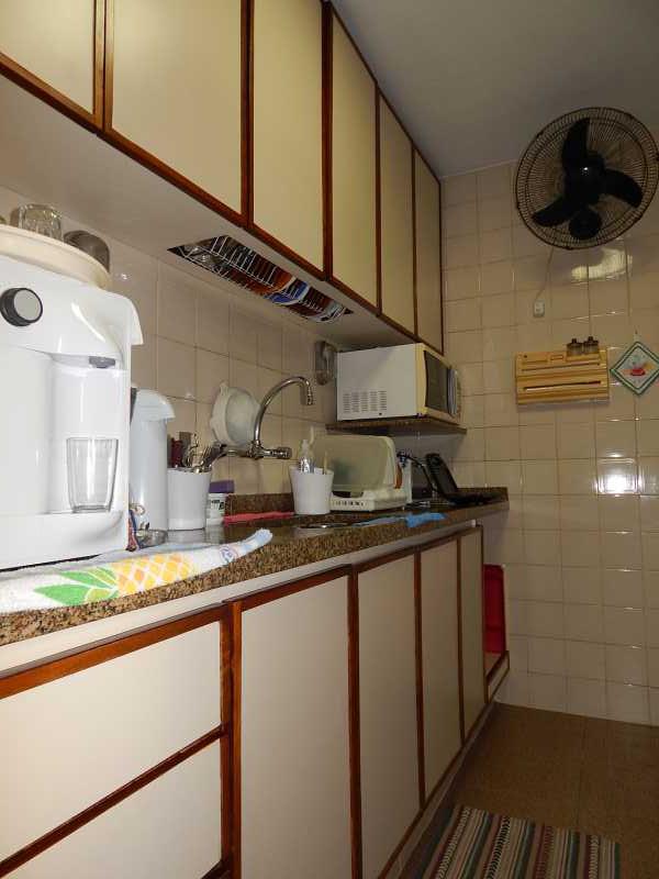 Conheça Cozinha c/ armários planejados do imóvel - Amplo 3 quartos com dependência completa próximo ao Metrô - 3QTOSDEP138JGFC - 13 Cozinha c/ armários planejados - 13