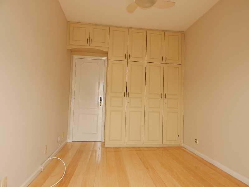 Conheça Quarto solteiro 1 c/ armários do imóvel - R$ 639 mil - Grajaú 3 Qtos + Dependência com 176 m² - GRAJ-3QTO-176-FABCART - 7 Quarto solteiro 1 c/ armários - 7