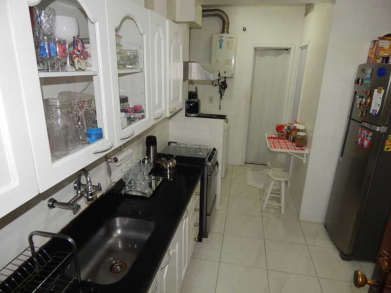 Conheça Copa/Cozinha c/ armários do imóvel - R$ 619 mil - 2 Quartos + Dependência - tj-bm-2qtodep - 16 Copa/Cozinha c/ armários - 16