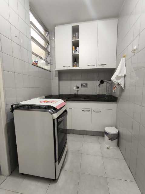Conheça Cozinha c/ armários do imóvel - Apartamento 1 quarto à venda Rio de Janeiro,RJ - R$ 329.000 - TJ-AM-SLQT-ROS - 7 Cozinha c/ armários - 7
