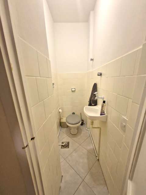 Conheça Banheiro serviço do imóvel - Apartamento à venda Rua Amaral,Rio de Janeiro,RJ - R$ 469.000 - AM-2QTO-FD - 8 Banheiro serviço - 8