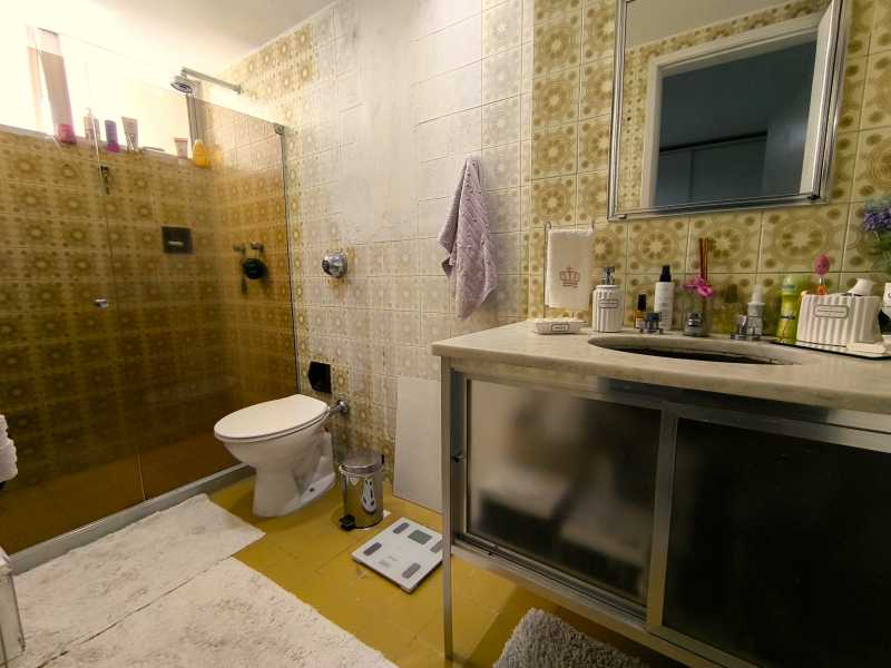 Banheiro suíte c/ blindex - 12