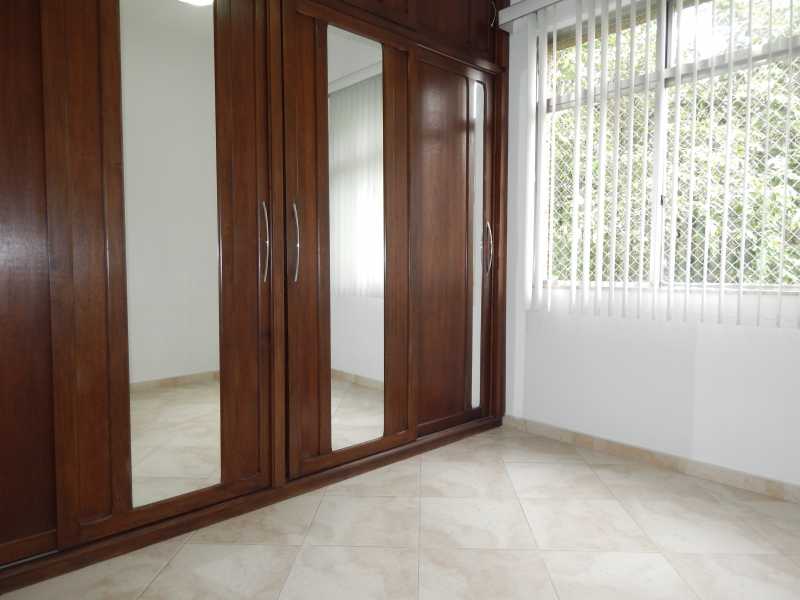 Quarto casal c/ armário - 2