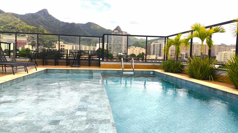 Piscina com vista impecável - 11