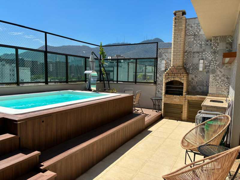 Piscina c/ deck e cascata - 1