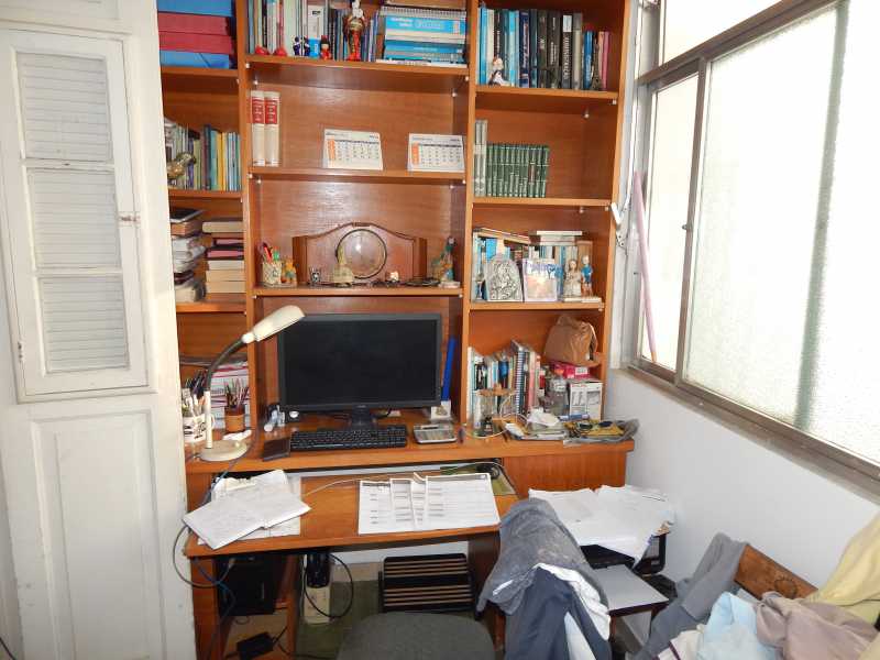 Closet transf. home office - 8
