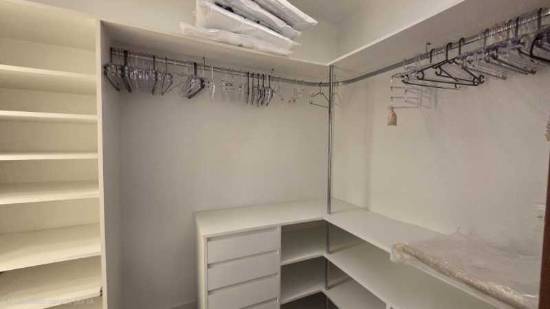 Closet - 9