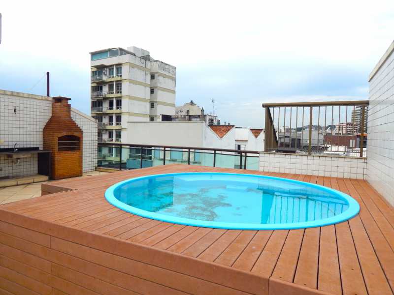 Piscina com deck - 1