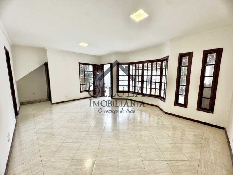 Casa em Condomínio : Duplex / Residencial / Vargem Grande - CICN40096