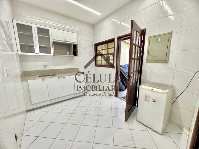 Casa em Condomínio : Duplex / Residencial / Vargem Grande - CICN40096