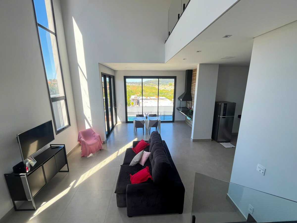 WhatsApp Image 2025-10-21 at 1 - 4