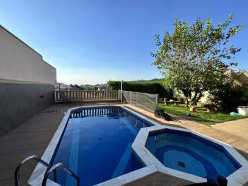 Condomínio Condominio Recanto dos Paturis - ACEITA FINANCIAMENTO - Casa sobrado com 3 quartos a venda no condomínio recanto dos Paturis na cidade de Vinhedo - SP - VICN30665