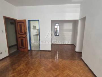 OPORTUNIDADE - Apartamento na Tijuca, Sala 2 ambientes, 3 quartos, banheiro modernizado, 1 vaga. Próximo ao Metrô. - MCAP30181